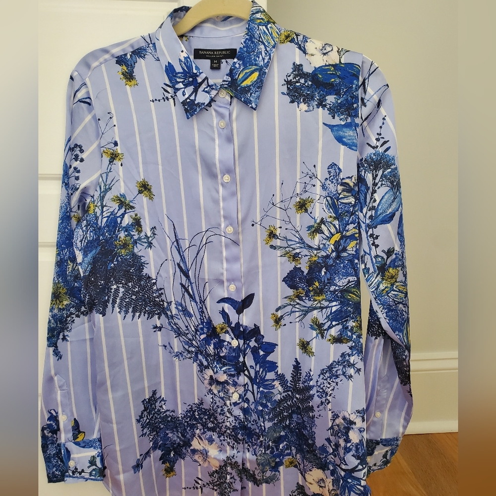 Banana Republic Blue Floral Button down blouse.  Size M
